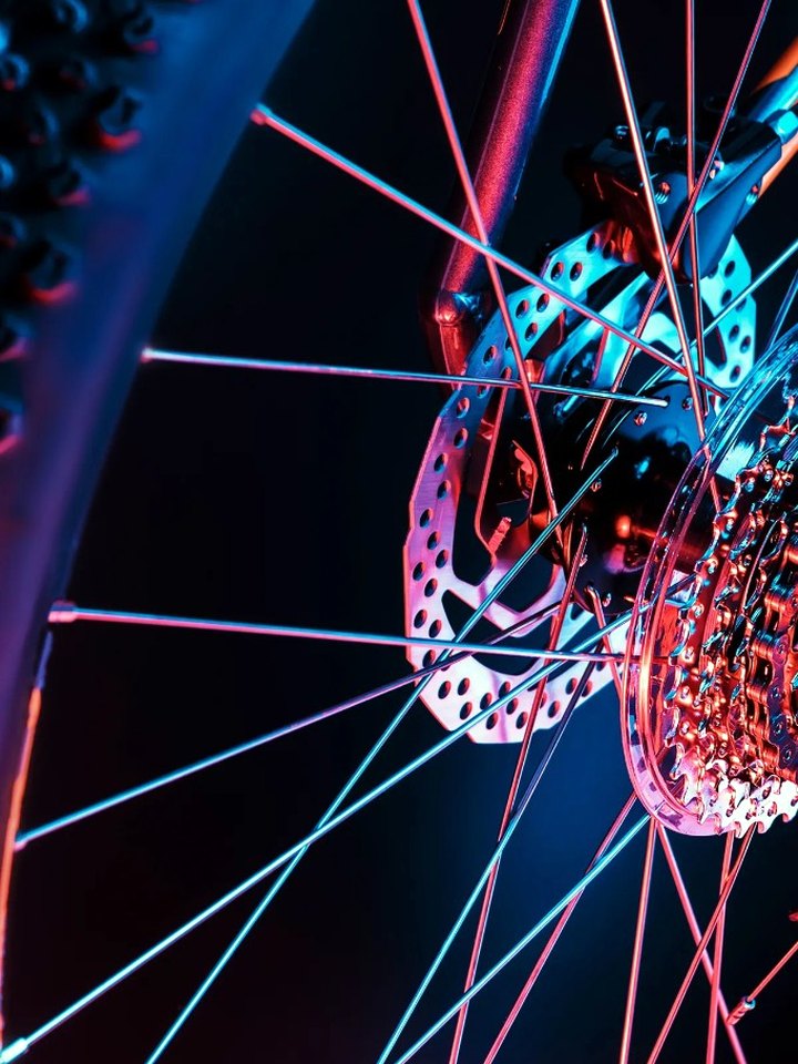 Wheel and disc brake servicing